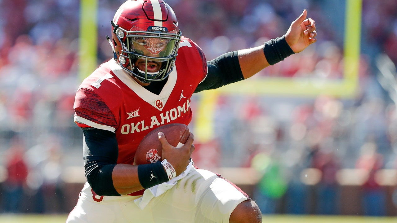 Hurts scores 5 TDs, Sooners roll past West Virginia 52-14